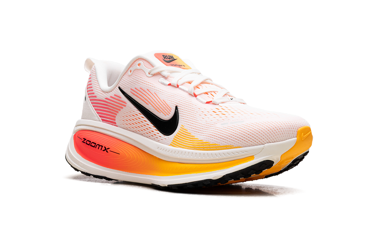 Vomero 18 WMNS"Sail Bright Crimson Laser Orange" HM6804 100
