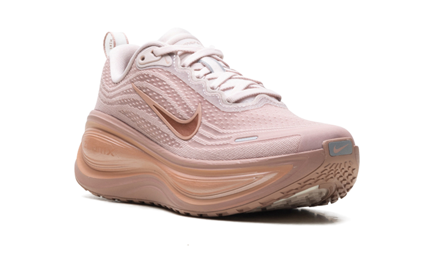 Vomero Plus WMNS"Particle Pink/ Rose Gold" HV8154 601