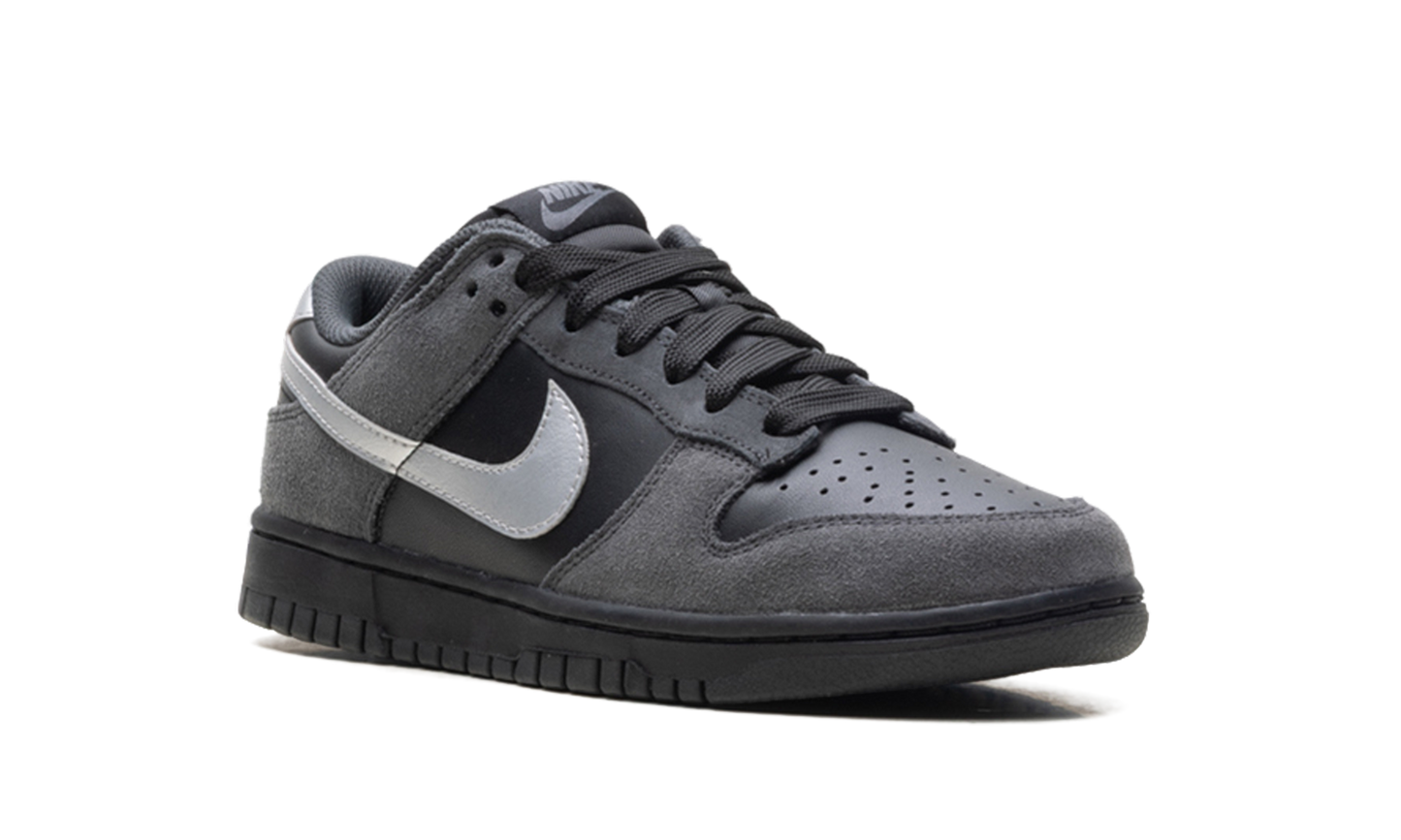 Dunk Low WMNS"Anthracite/ Metallic Silver" II7636 001