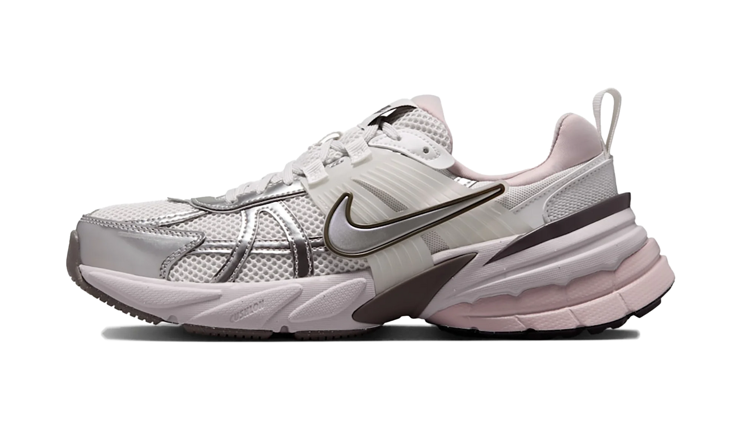 V2K Run WMNS "Platinum Tint/Summit White/Cave Stone/Metallic Silver" FD0736 010