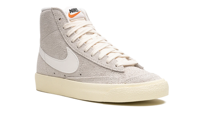 BLAZER MID 77 VINTAGE MNS WMNS "Light Bone Alabaster" DV7006 001