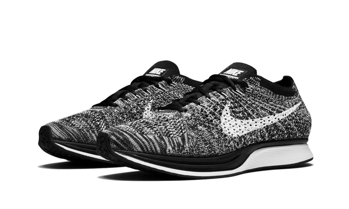 Flyknit Racer "Oreo" 526628 012