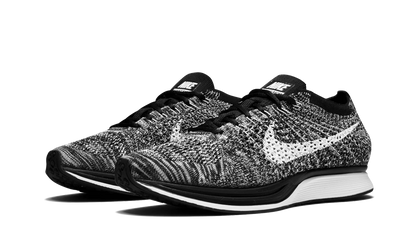 Flyknit Racer "Oreo" 526628 012