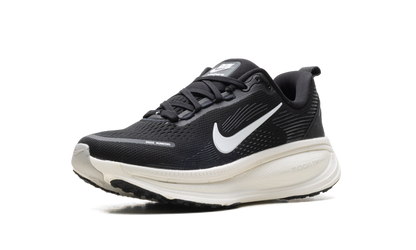 Vomero 18 WMNS"Black Summit White" HM6804 005
