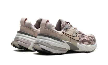 V2K Run WMNS"Particle Beige College Grey Light Bone" FD0736 201