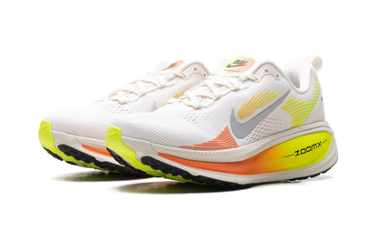 Vomero 18 WMNS"Phantom Light Wild Mango Volt" HM6804 002