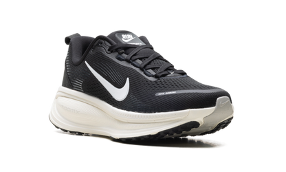 Vomero 18 WMNS"Black Summit White" HM6804 005