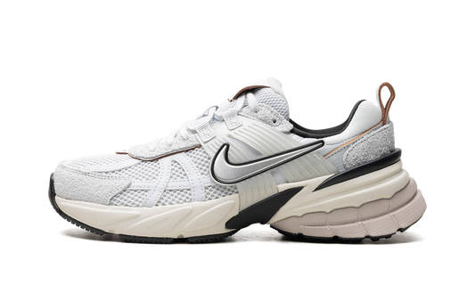 V2K Run WMNS"Pure Platinum/ Chrome" FN6703 002
