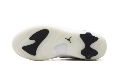 Max Aura 7 "White Summit White Black" HQ2091 100
