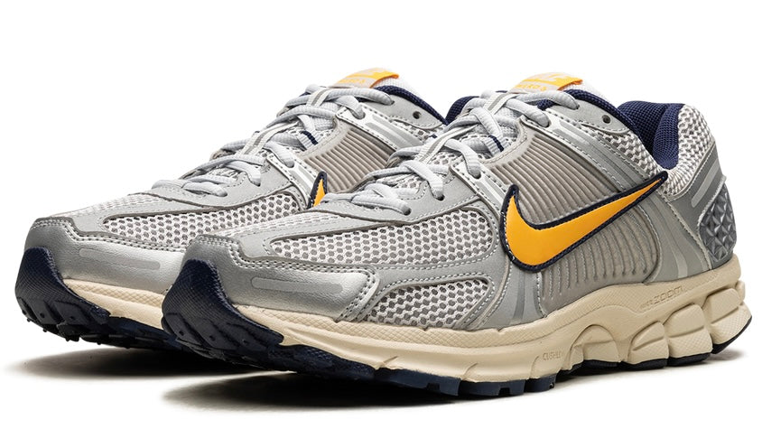 Zoom Vomero 5 Pure Platinum Laser Orange (M)