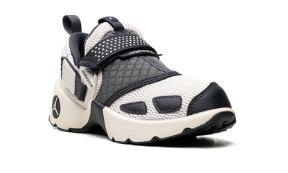 Jordan Trunner LX WMNS "Light Orewood Brown" HQ2164 102