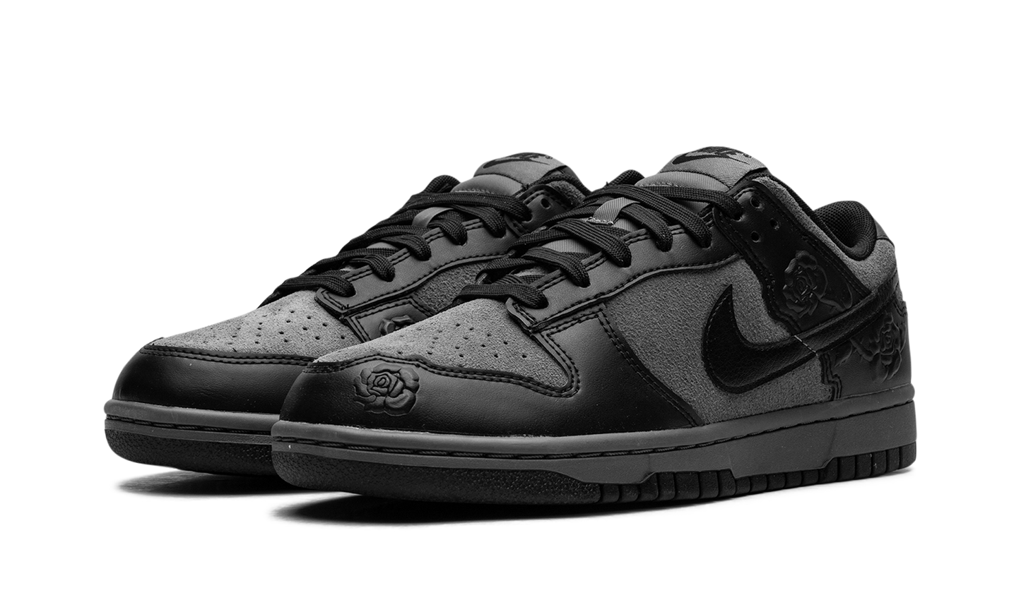 Dunk Low WMNS"Black Roses" HF1986 001