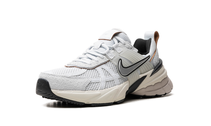 V2K Run WMNS"Pure Platinum/ Chrome" FN6703 002