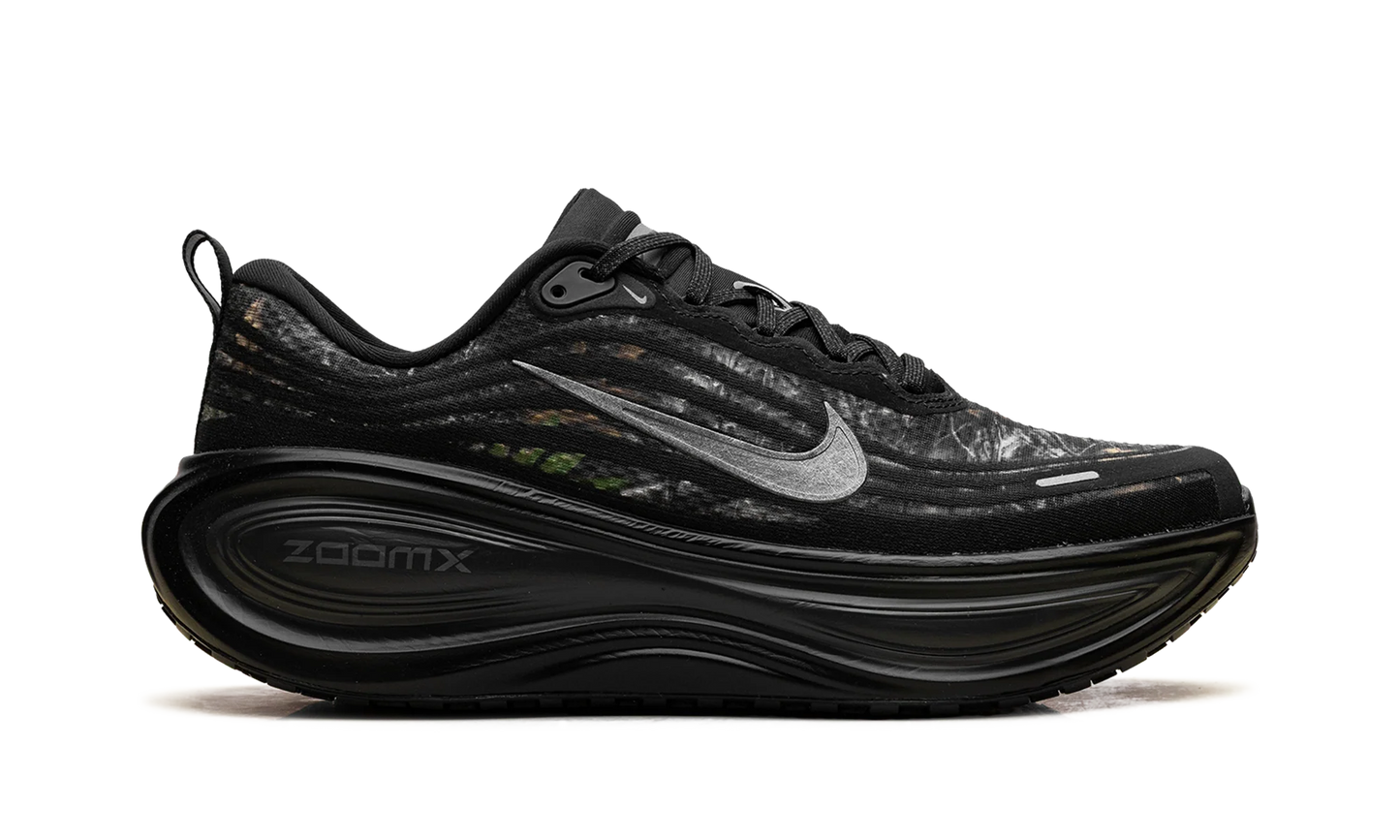 Vomero Plus "Black / Dark Smoke Grey / Anthracite / Metallic Dark Grey" IM3985 001