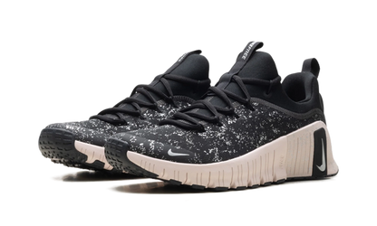 Free Metcon 6 SE WMNS "Black Silt Red" HV2017 001