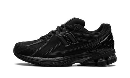 1906R "Triple Black" U1906RJB