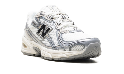 740 "White/Linen/Black" U740JSG
