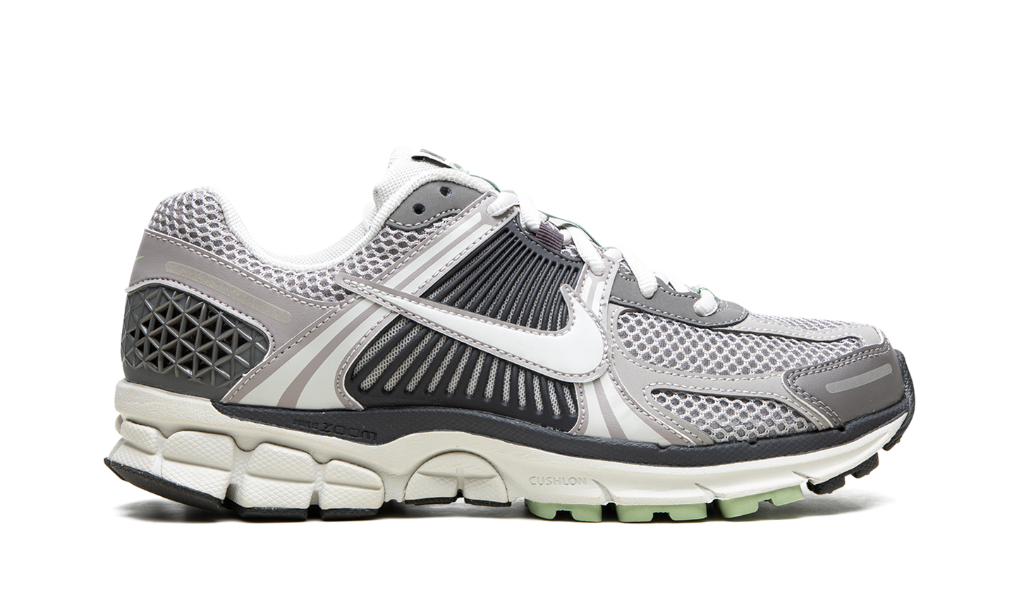 VOMERO 5 WMNS"Cobblestone" FB8825 001