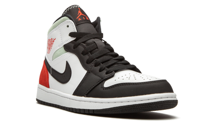 1 Mid SE "Red Black Toe" 852542 100