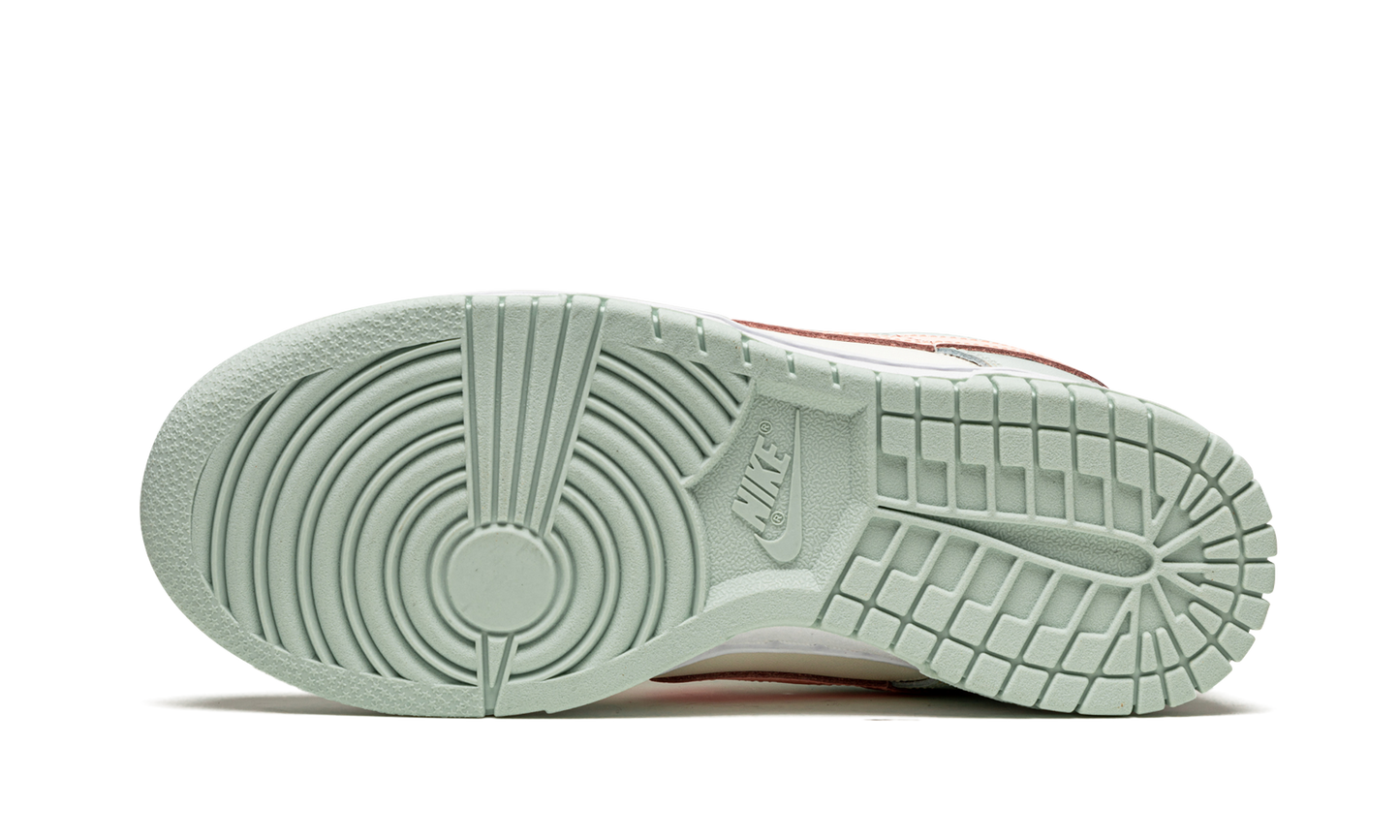 DUNK LOW WMNS"Barely Green" DD1503 104