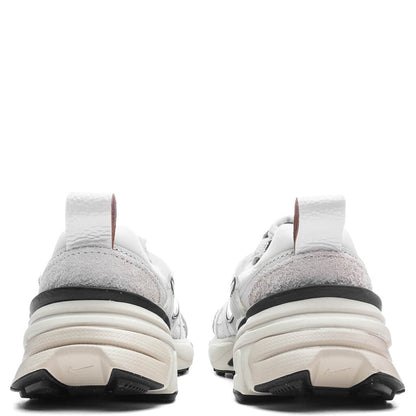 Women's V2K Run - Summit White/Chrome/White/Light Orewood Brown