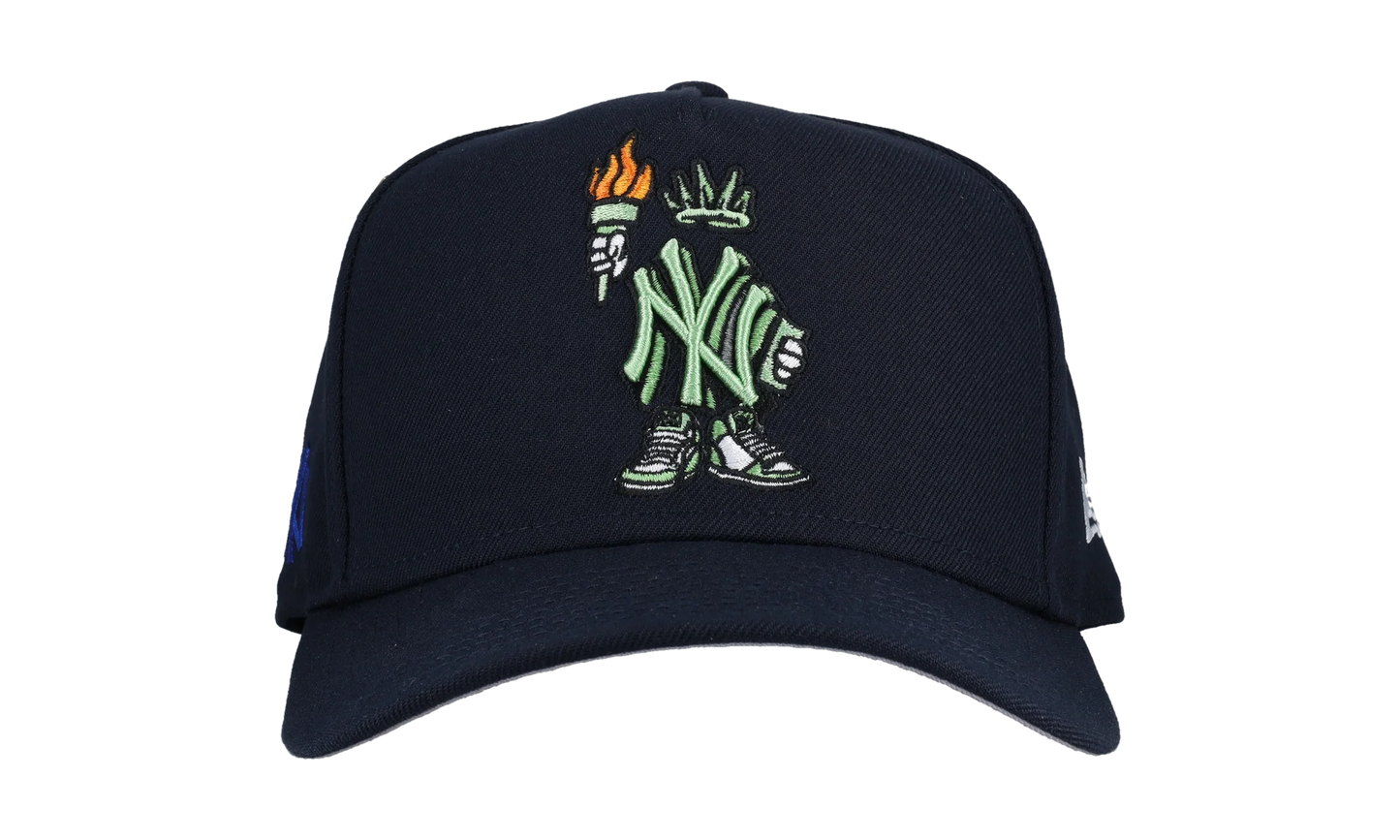 9FIFTY New York Yankees Statue Cartoon A Frame Snapback Hat "Black" NE337