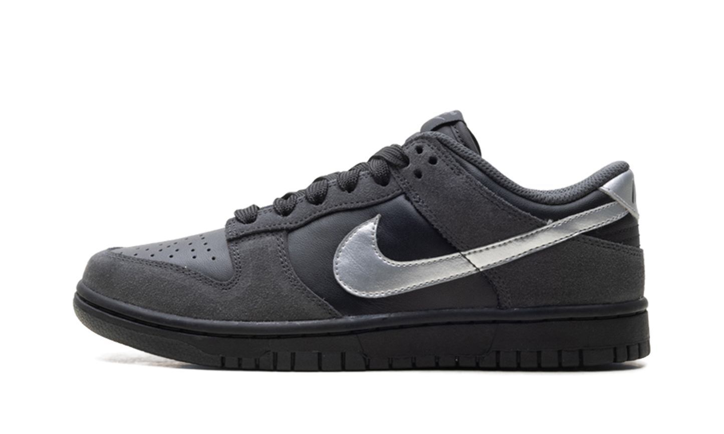 Dunk Low WMNS"Anthracite/ Metallic Silver" II7636 001