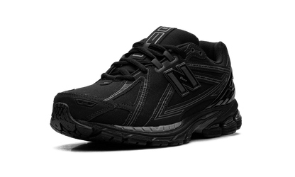 1906R "Triple Black" U1906RJB