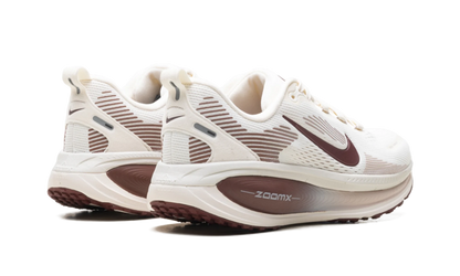Vomero 18 WMNS "Pale Ivory Red Sepia Silt Red Dark Team Red" HM6804 108