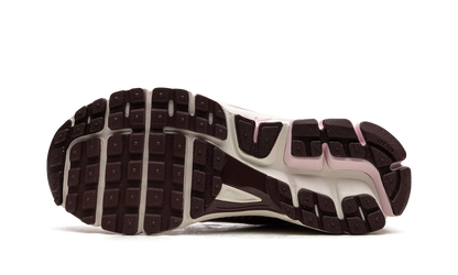 ZOOM VOMERO 5 WMNS"Pink Foam" FN7196 663