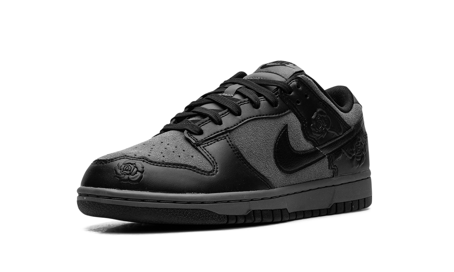Dunk Low WMNS"Black Roses" HF1986 001