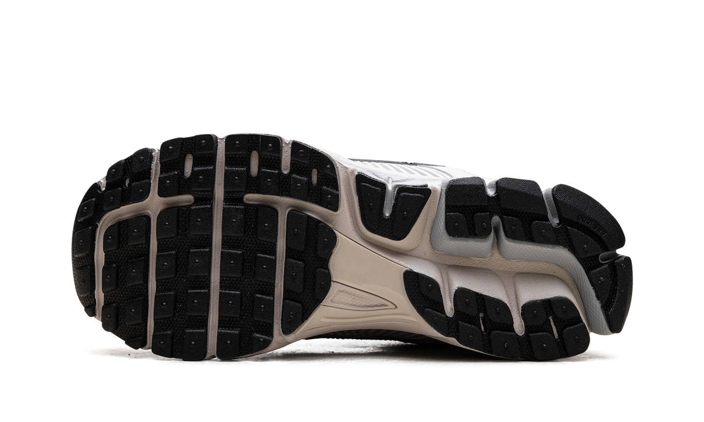 Zoom Vomero 5 WMNS"Pure Platinum" FN6742 002