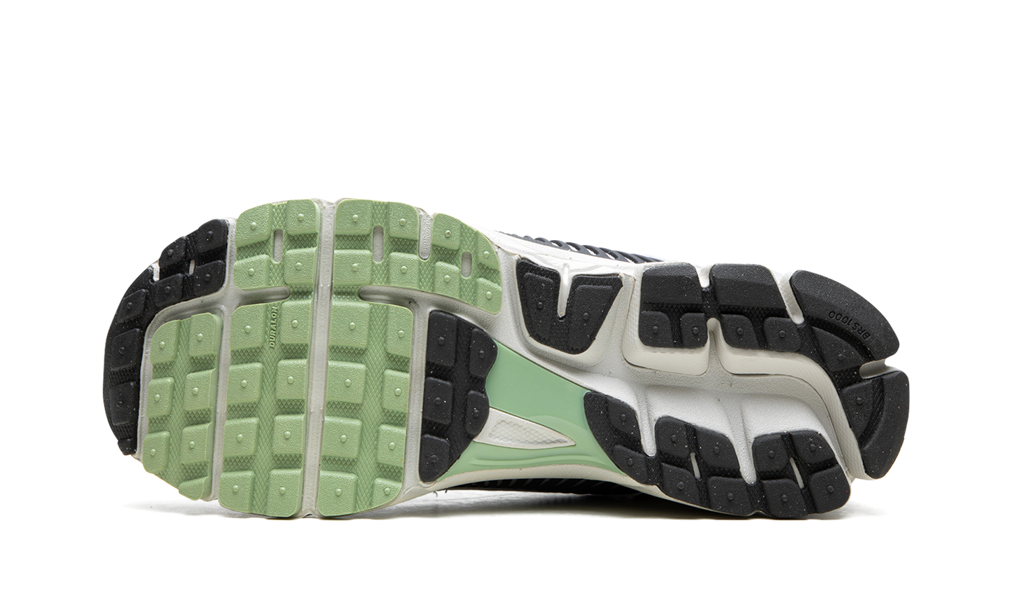 VOMERO 5 WMNS"Cobblestone" FB8825 001