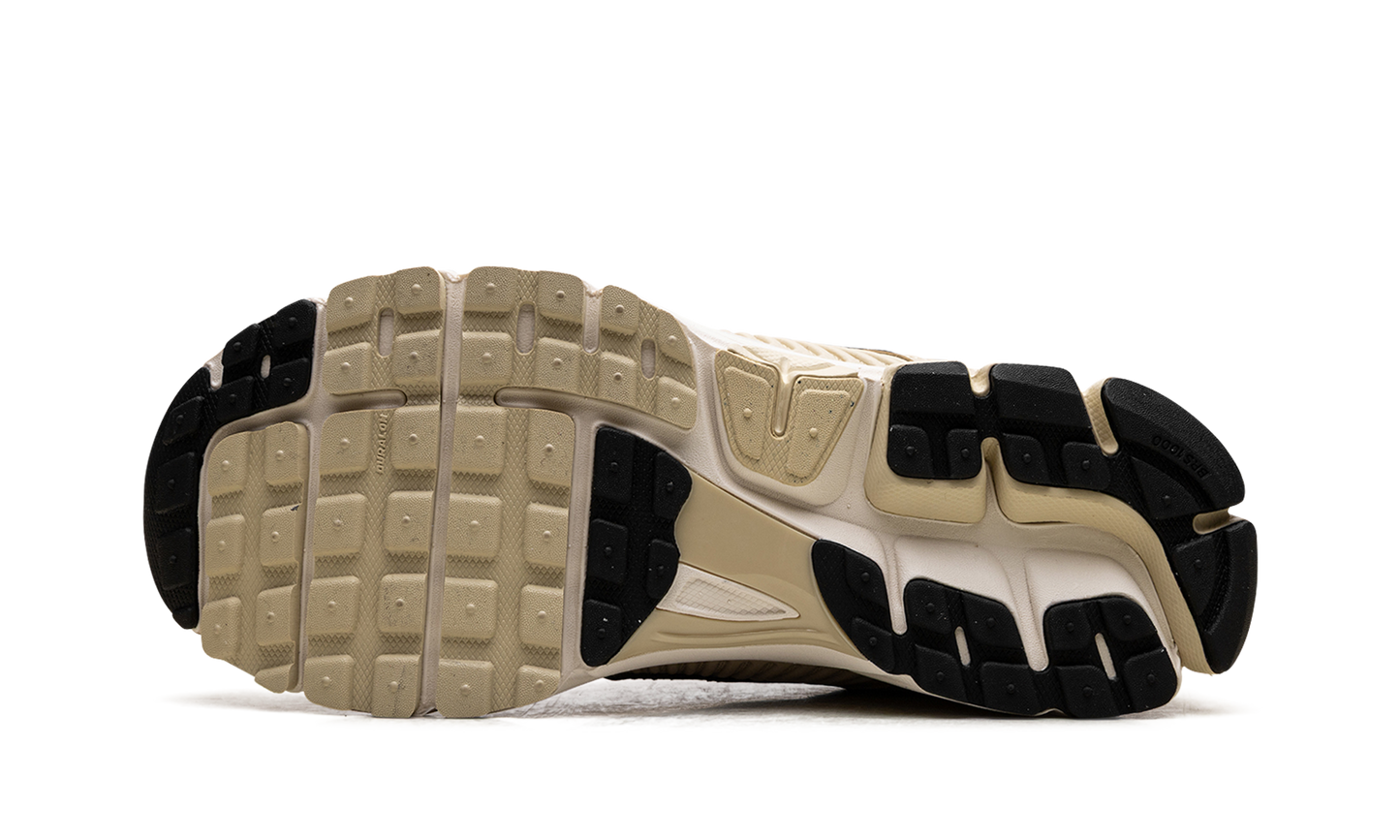 Air Zoom Vomero 5 WMNS"Team Gold" FJ2028 700