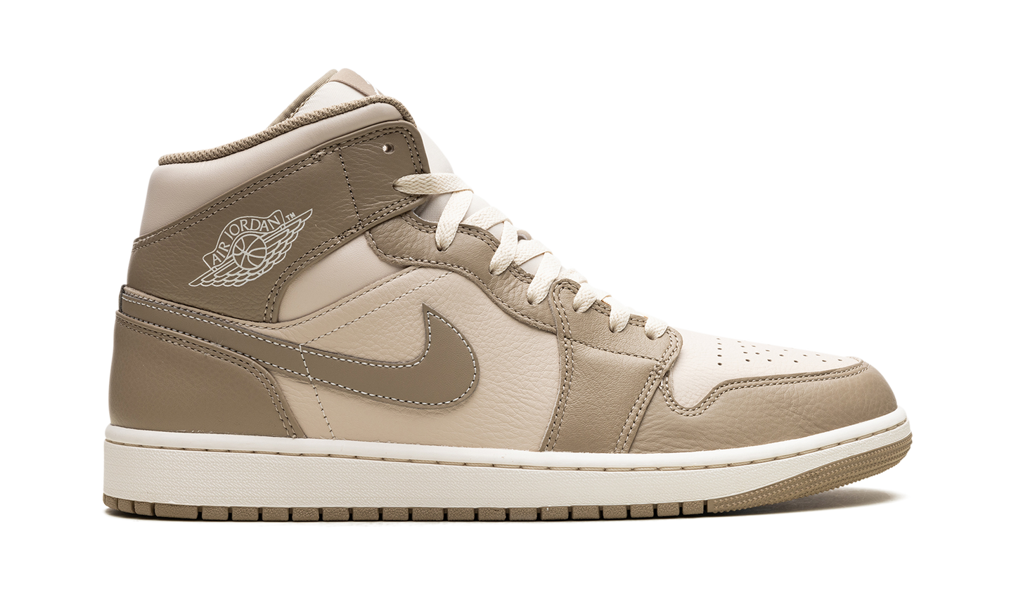 1 Mid "LEGEND LIGHT BROWN" HF4830 203