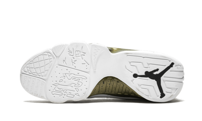 9 Retro "Statue" 302370 109