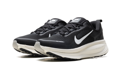 Vomero 18 WMNS"Black Summit White" HM6804 005