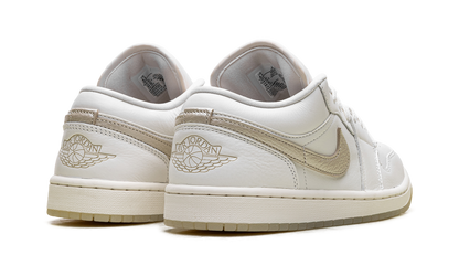 1 Low SE WMNS "Metallic Team Gold" HV5157 100