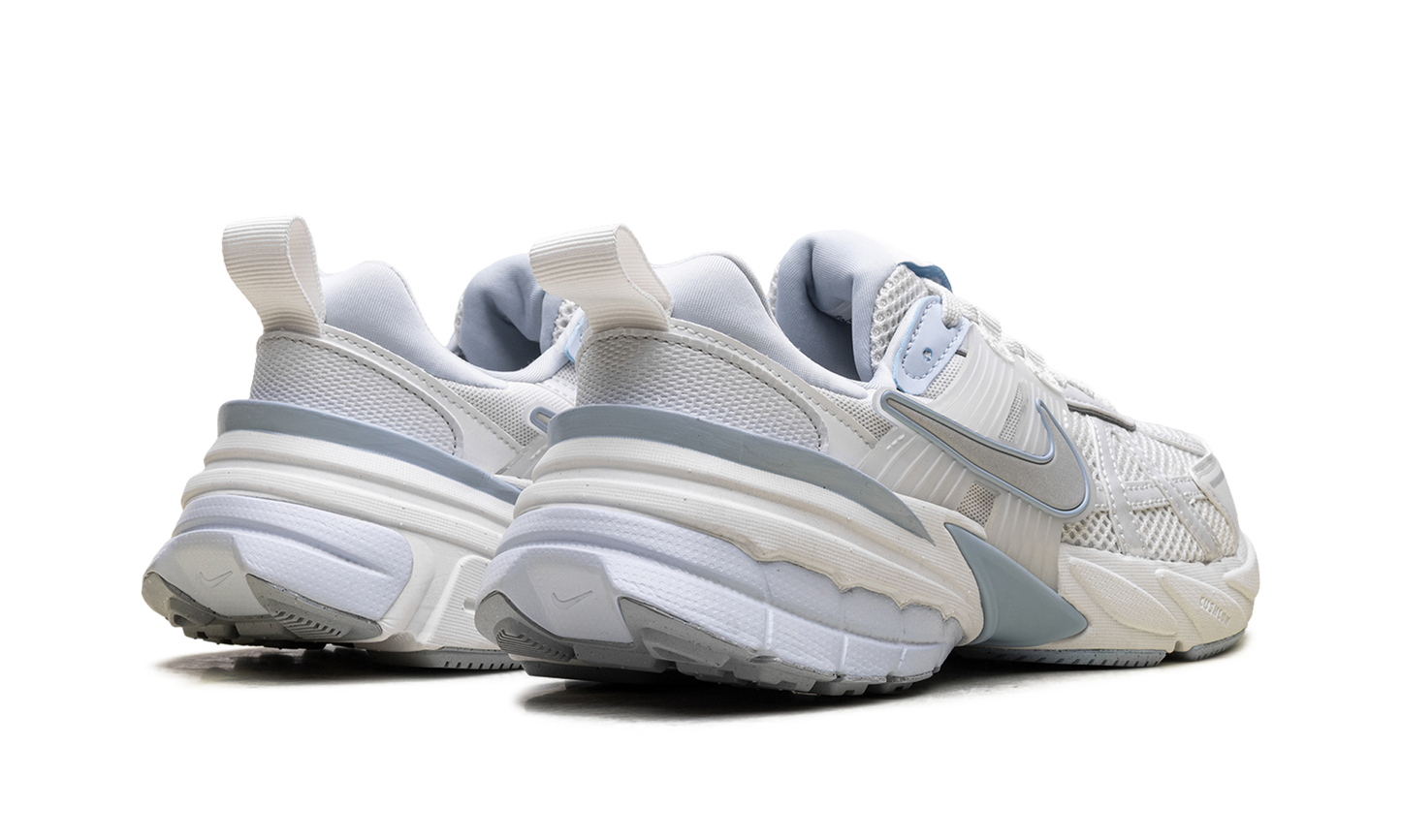 V2K Run WMNS"Platinum Tint Summit White Light Smoke Grey" FD0736 009