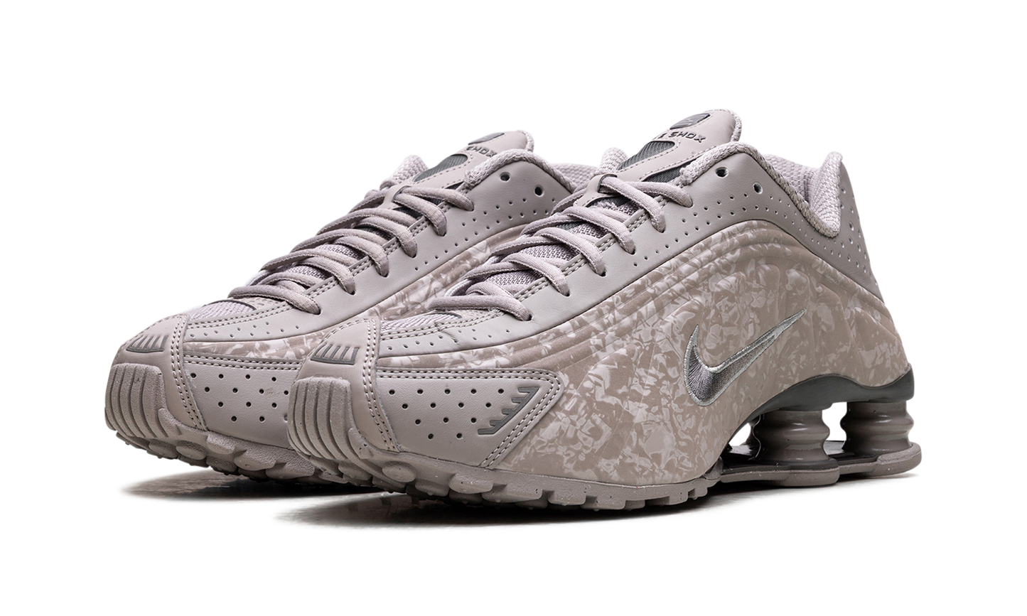 Shox R4 WMNS"Flat Pewter Floral" HV0934 001