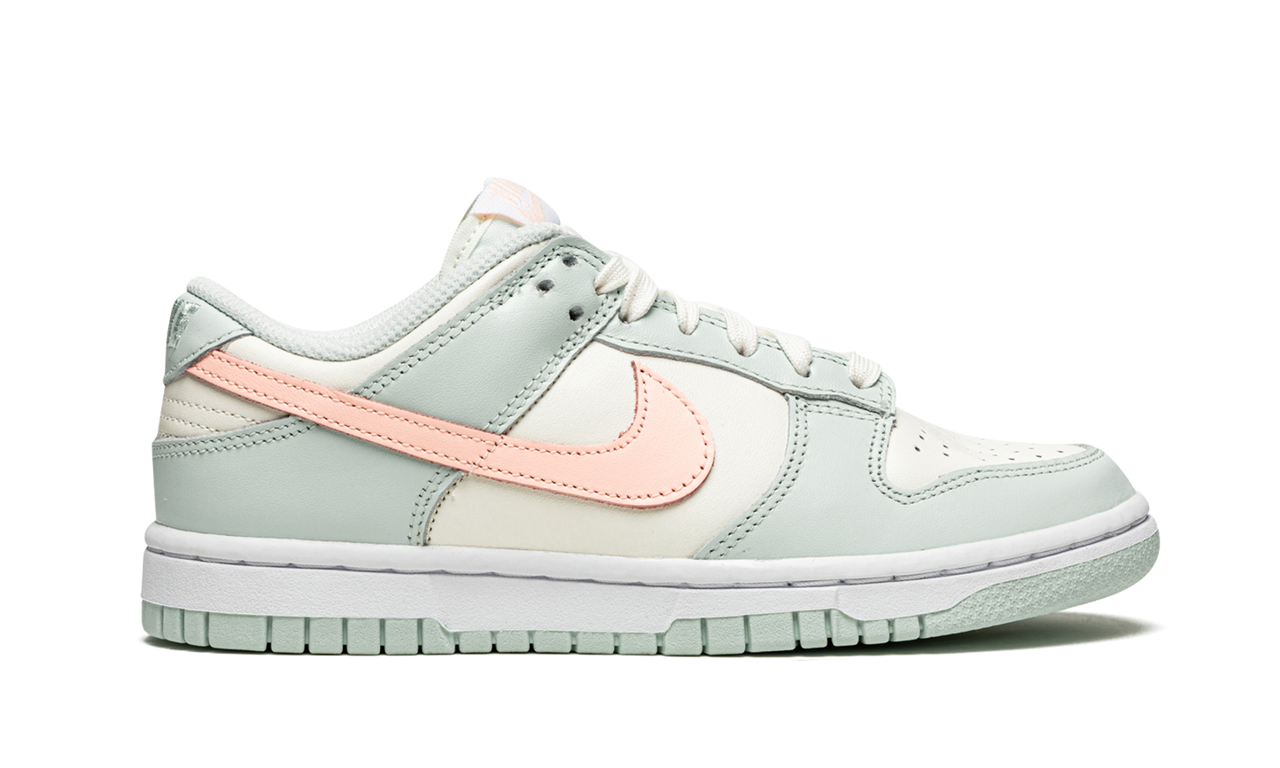 DUNK LOW WMNS"Barely Green" DD1503 104