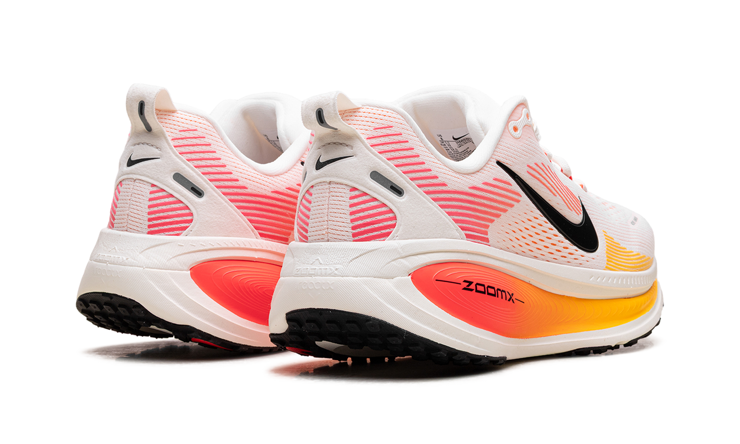 Vomero 18 WMNS"Sail Bright Crimson Laser Orange" HM6804 100