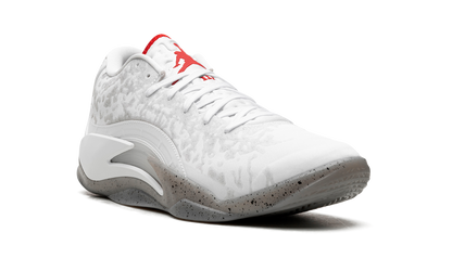 Zion 3 "White/University Red" DR0675 106