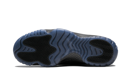 11 Retro "Cap & Gown" 378037 005