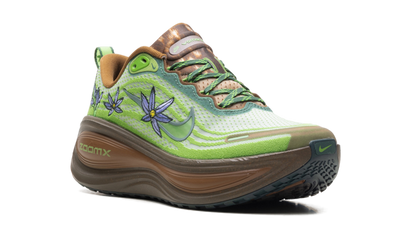 Vomero Plus WMNS"Doernbecher" IO7687 921