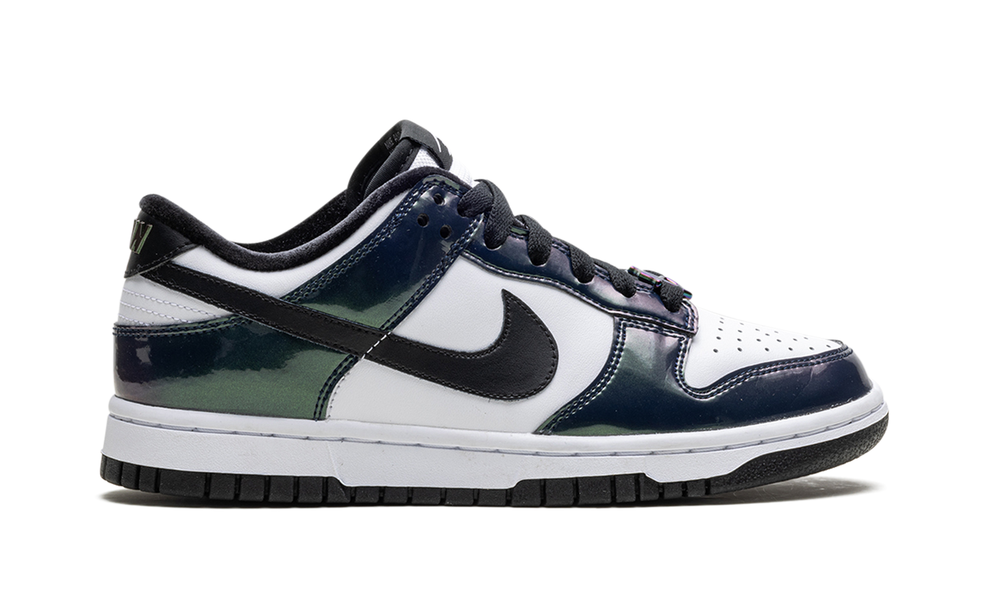 Dunk Low SE WMNS"Just Do It Iridescent" FQ8143 001