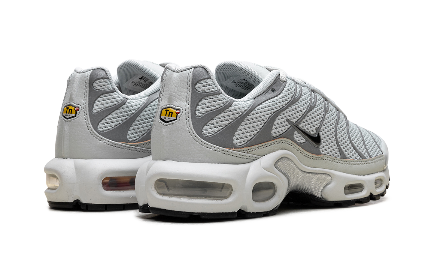 Air Max Plus WMNS"Light Silver" FV8480 002