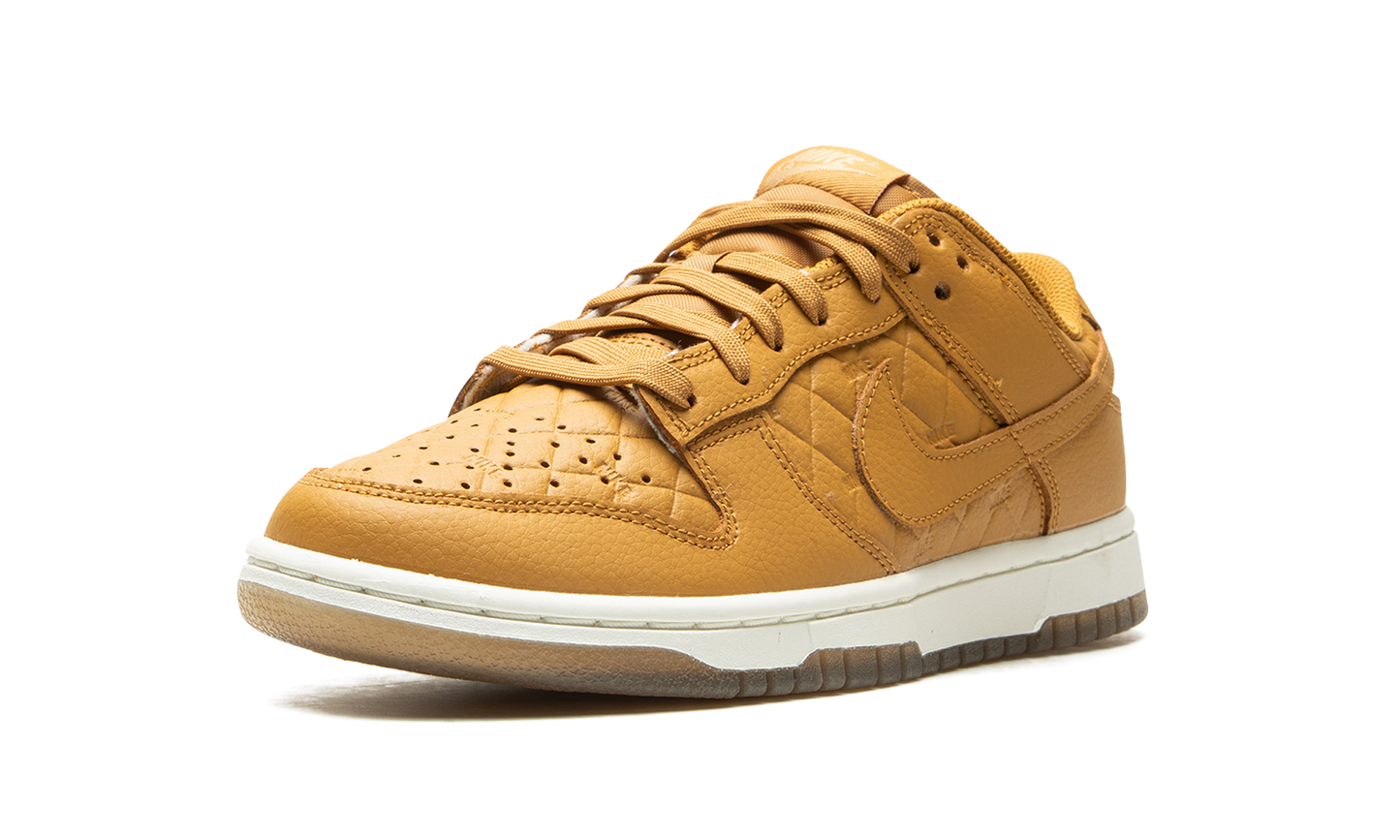 DUNK LO MNS WMNS"Quilted Wheat" DX3374 700