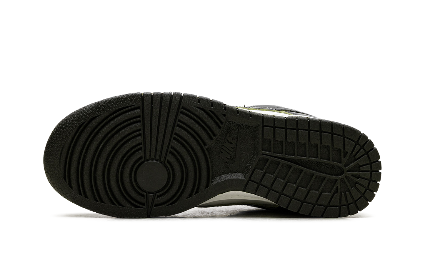 Dunk Low SE WMNS"Panda-Monium Pack - Olive" HQ1918 001