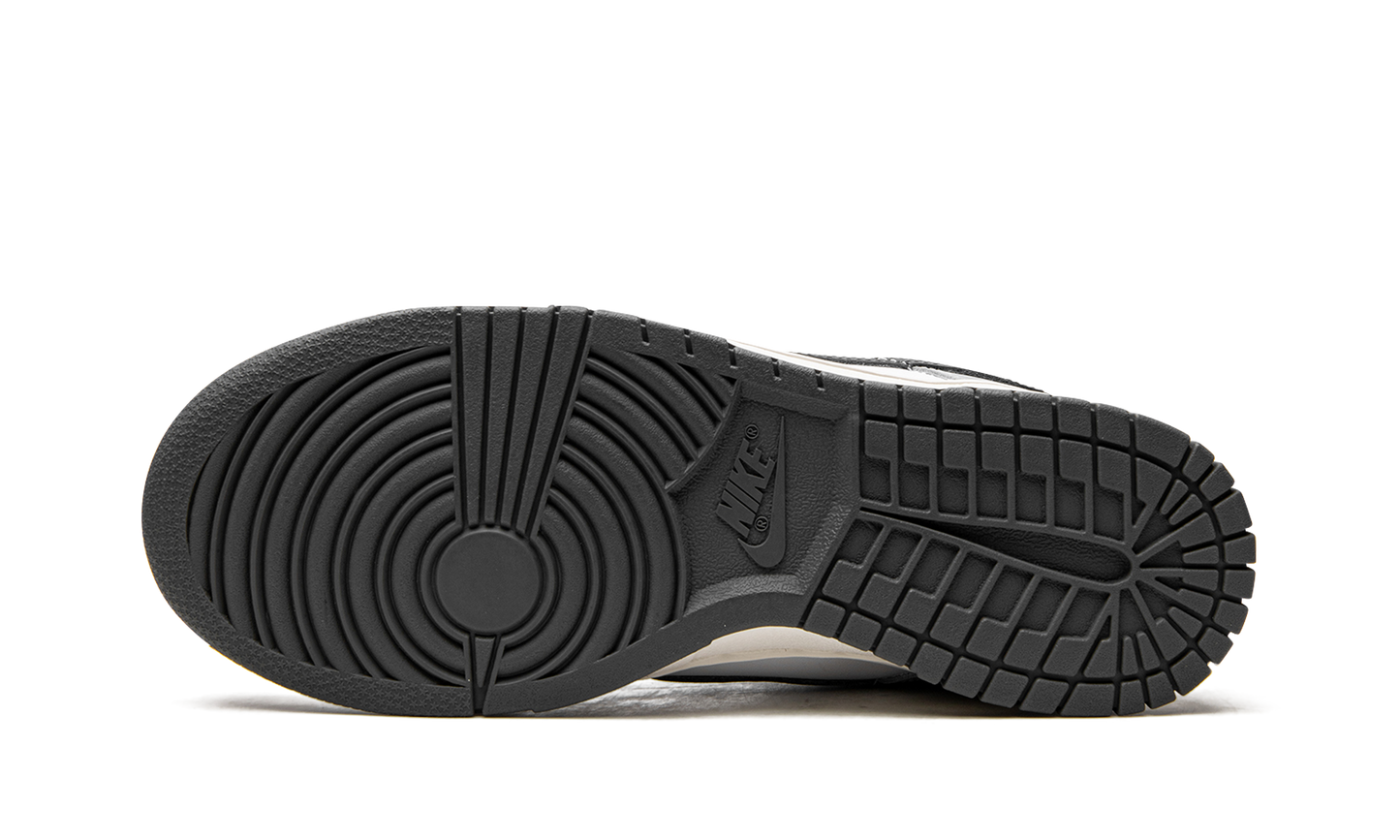 DUNK LO MNS WMNS"Light Smoke Grey" DD1503 117